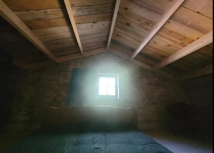 Nuit Insolite, Chambre Au Dessus D\'Une Etable